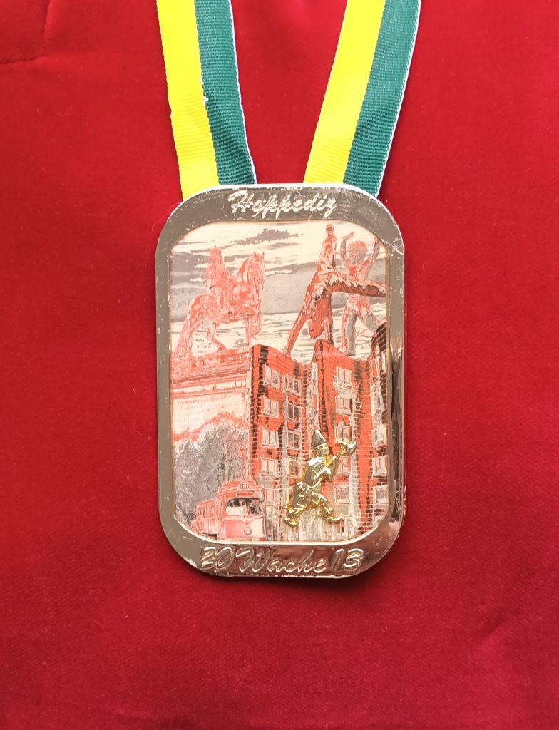 Orden 2012-2013 - Teil 1 der Triologie der wunderschönen Düsseldorfer Ansicht von Holger Stoldt Orden 2012-2013 - Teil 1 der Triologie der wunderschönen Düsseldorfer Ansicht von Holger Stoldt